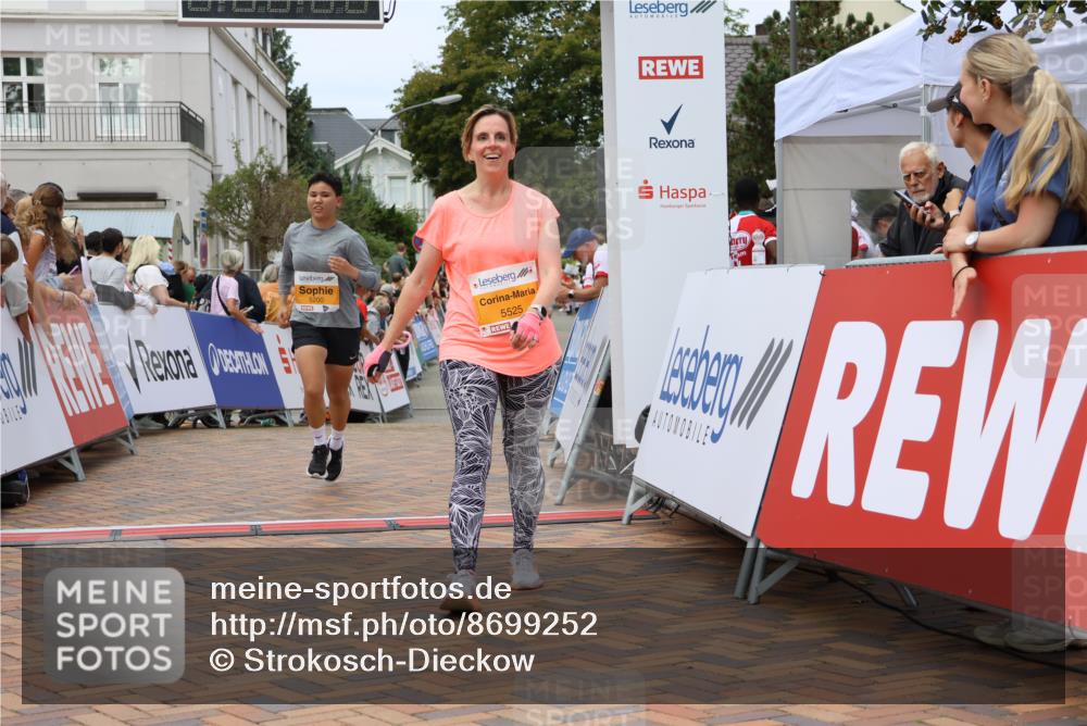 31.08.2025 - 21. Blankeneser Heldenlauf Strokosch-Dieckow http://msf.ph/oto/8699252 31.08.2025 12:45:36 Ziel 5723, 5200, 5713, 5525 meine-sportfotos.de