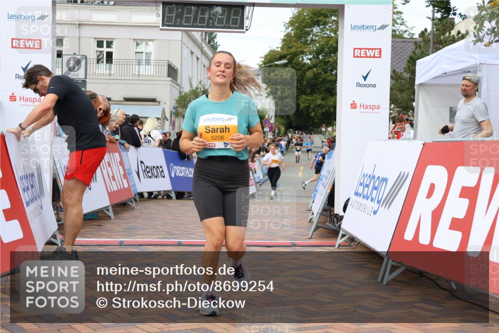 31.08.2025 - 21. Blankeneser Heldenlauf Strokosch-Dieckow http://msf.ph/oto/8699254 31.08.2025 12:57:32 Ziel 5206, 5558, 4052 meine-sportfotos.de