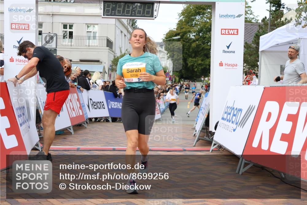 31.08.2025 - 21. Blankeneser Heldenlauf Strokosch-Dieckow http://msf.ph/oto/8699256 31.08.2025 12:57:32 Ziel 5206, 5558, 4052 meine-sportfotos.de
