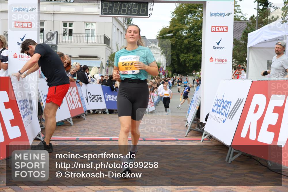 31.08.2025 - 21. Blankeneser Heldenlauf Strokosch-Dieckow http://msf.ph/oto/8699258 31.08.2025 12:57:32 Ziel 5206, 5558, 4052 meine-sportfotos.de