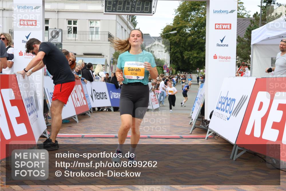 31.08.2025 - 21. Blankeneser Heldenlauf Strokosch-Dieckow http://msf.ph/oto/8699262 31.08.2025 12:57:32 Ziel 5206, 5558, 4052 meine-sportfotos.de