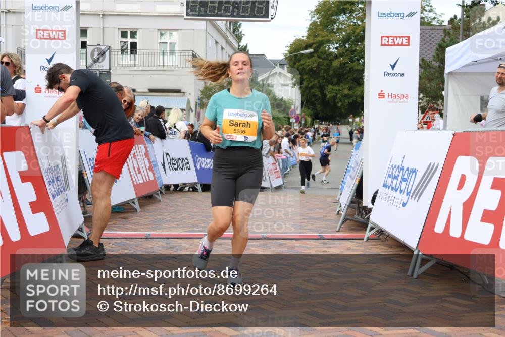 31.08.2025 - 21. Blankeneser Heldenlauf Strokosch-Dieckow http://msf.ph/oto/8699264 31.08.2025 12:57:32 Ziel 5206, 5558, 4052 meine-sportfotos.de