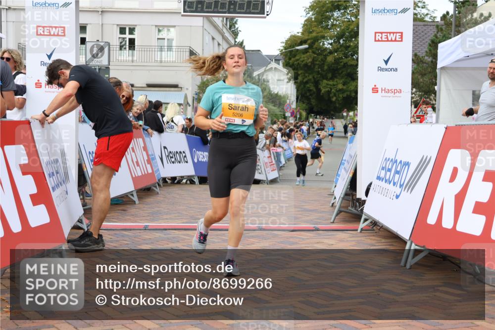 31.08.2025 - 21. Blankeneser Heldenlauf Strokosch-Dieckow http://msf.ph/oto/8699266 31.08.2025 12:57:32 Ziel 5206, 5558, 4052 meine-sportfotos.de