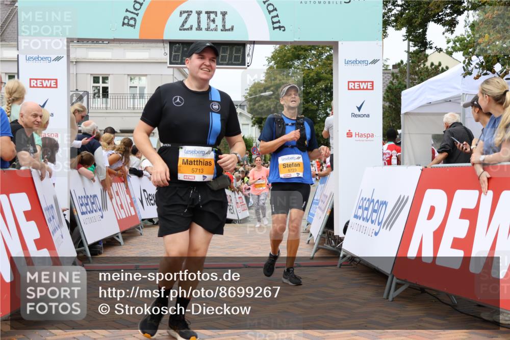 31.08.2025 - 21. Blankeneser Heldenlauf Strokosch-Dieckow http://msf.ph/oto/8699267 31.08.2025 12:45:31 Ziel 5723, 5164, 5713, 5286, 5525 meine-sportfotos.de