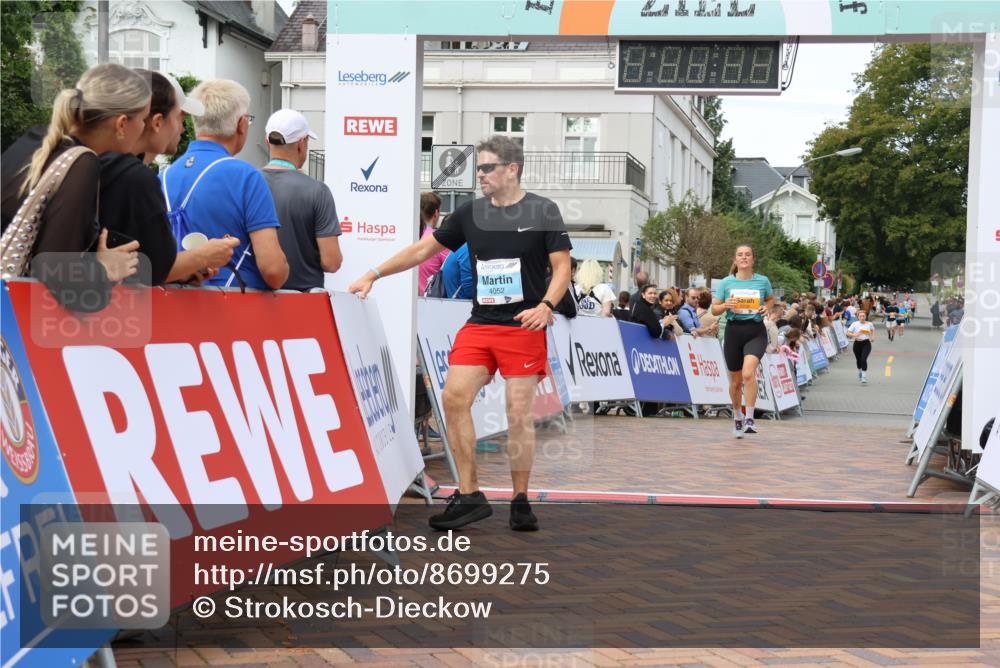 31.08.2025 - 21. Blankeneser Heldenlauf Strokosch-Dieckow http://msf.ph/oto/8699275 31.08.2025 12:57:29 Ziel 5206, 5558, 4052 meine-sportfotos.de