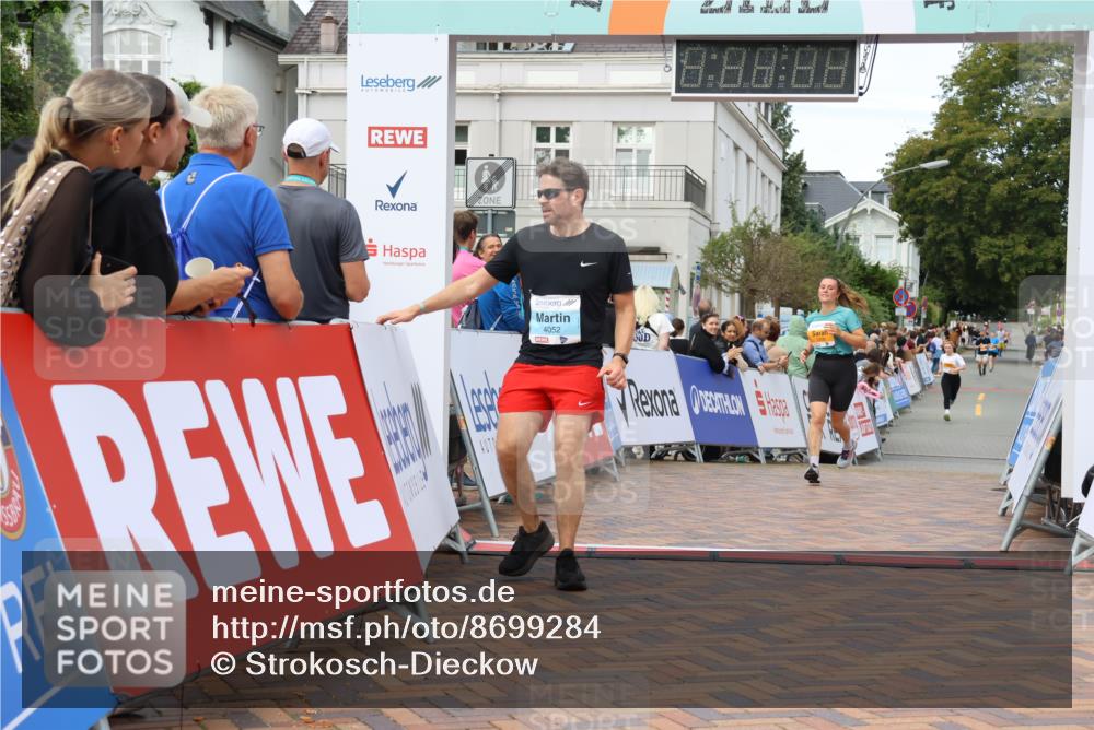 31.08.2025 - 21. Blankeneser Heldenlauf Strokosch-Dieckow http://msf.ph/oto/8699284 31.08.2025 12:57:28 Ziel 5206, 5558, 4052 meine-sportfotos.de