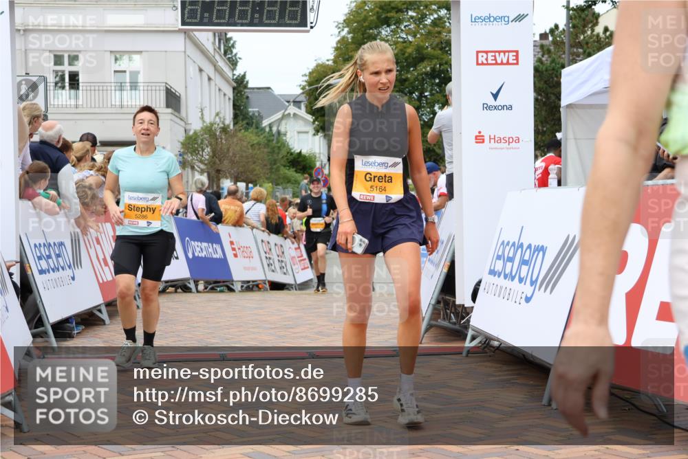 31.08.2025 - 21. Blankeneser Heldenlauf Strokosch-Dieckow http://msf.ph/oto/8699285 31.08.2025 12:45:25 Ziel 5164, 5724, 5286 meine-sportfotos.de