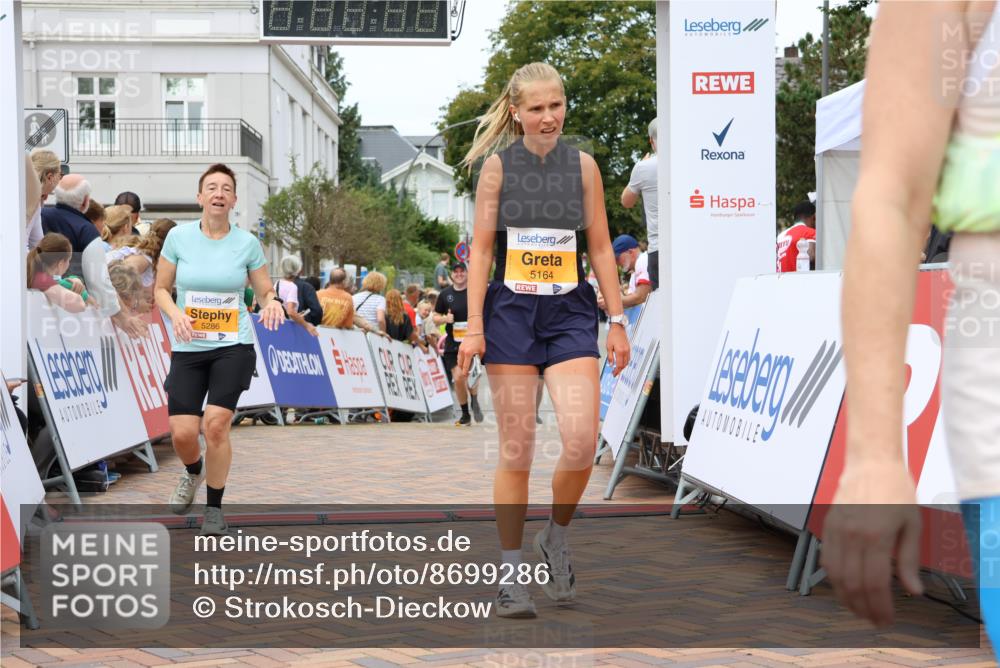 31.08.2025 - 21. Blankeneser Heldenlauf Strokosch-Dieckow http://msf.ph/oto/8699286 31.08.2025 12:45:25 Ziel 5164, 5724, 5286 meine-sportfotos.de