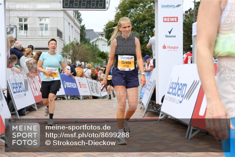 31.08.2025 - 21. Blankeneser Heldenlauf Strokosch-Dieckow http://msf.ph/oto/8699288 31.08.2025 12:45:25 Ziel 5164, 5724, 5286 meine-sportfotos.de