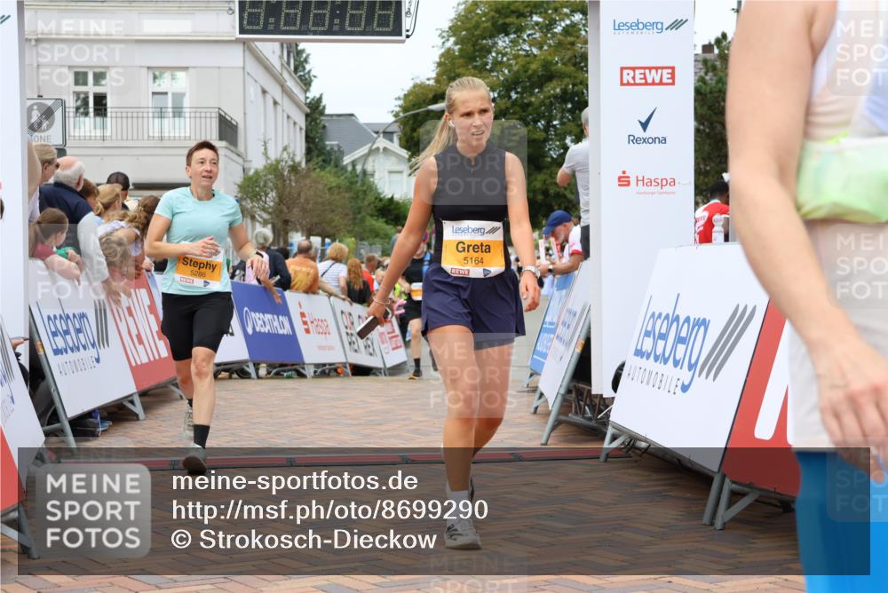 31.08.2025 - 21. Blankeneser Heldenlauf Strokosch-Dieckow http://msf.ph/oto/8699290 31.08.2025 12:45:25 Ziel 5164, 5724, 5286 meine-sportfotos.de
