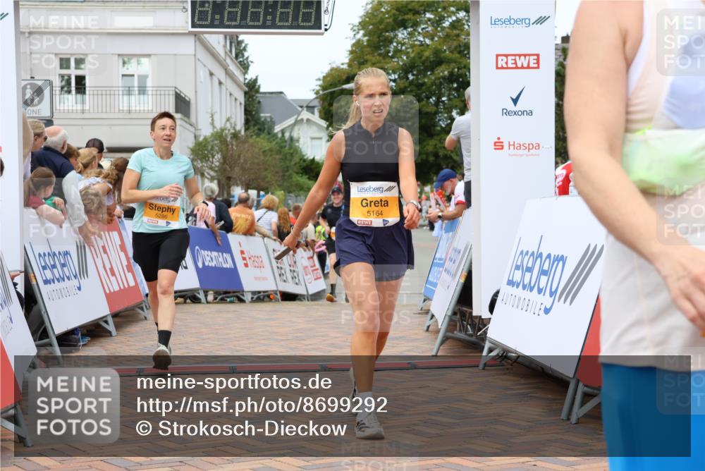 31.08.2025 - 21. Blankeneser Heldenlauf Strokosch-Dieckow http://msf.ph/oto/8699292 31.08.2025 12:45:25 Ziel 5164, 5724, 5286 meine-sportfotos.de
