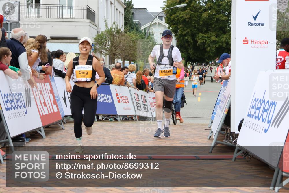31.08.2025 - 21. Blankeneser Heldenlauf Strokosch-Dieckow http://msf.ph/oto/8699312 31.08.2025 12:45:07 Ziel 5151, 5208, 4164 meine-sportfotos.de
