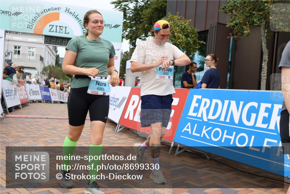 31.08.2025 - 21. Blankeneser Heldenlauf Strokosch-Dieckow http://msf.ph/oto/8699330 31.08.2025 12:44:52 Ziel 5706, 4262, 4263, 4087, 4012 meine-sportfotos.de