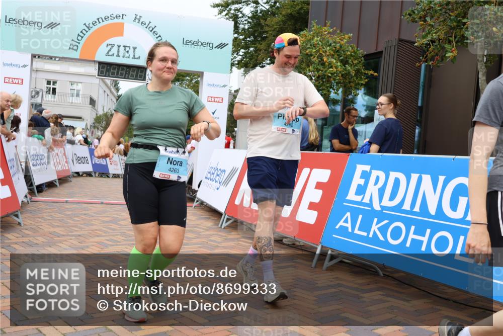 31.08.2025 - 21. Blankeneser Heldenlauf Strokosch-Dieckow http://msf.ph/oto/8699333 31.08.2025 12:44:52 Ziel 5706, 4262, 4263, 4087, 4012 meine-sportfotos.de