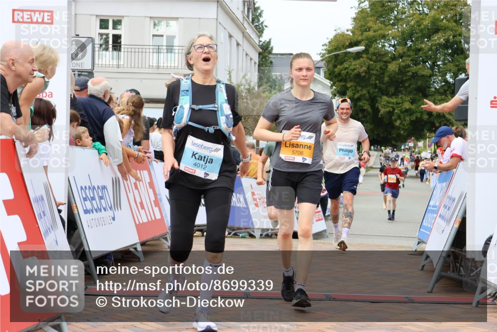 31.08.2025 - 21. Blankeneser Heldenlauf Strokosch-Dieckow http://msf.ph/oto/8699339 31.08.2025 12:44:48 Ziel 5706, 5053, 4262, 4263, 4087, 4088, 4012 meine-sportfotos.de