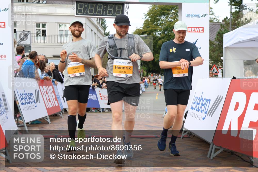 31.08.2025 - 21. Blankeneser Heldenlauf Strokosch-Dieckow http://msf.ph/oto/8699356 31.08.2025 12:56:54 Ziel 5066, 5778, 5777 meine-sportfotos.de