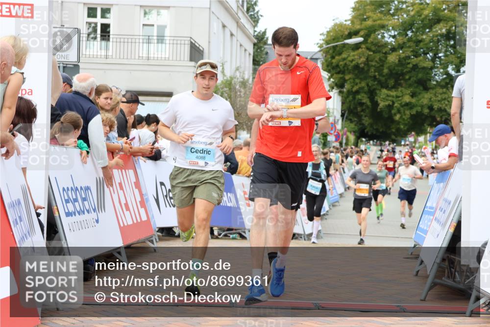 31.08.2025 - 21. Blankeneser Heldenlauf Strokosch-Dieckow http://msf.ph/oto/8699361 31.08.2025 12:44:43 Ziel 5300, 5053, 4087, 4088, 4012 meine-sportfotos.de