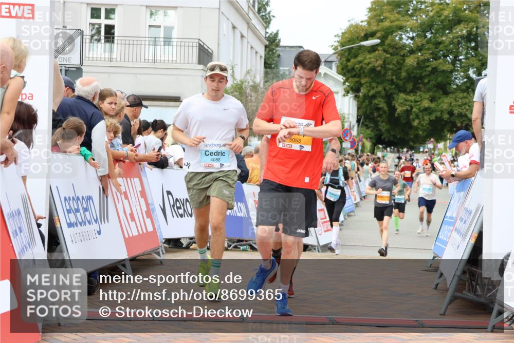 31.08.2025 - 21. Blankeneser Heldenlauf Strokosch-Dieckow http://msf.ph/oto/8699365 31.08.2025 12:44:43 Ziel 5300, 5053, 4087, 4088, 4012 meine-sportfotos.de