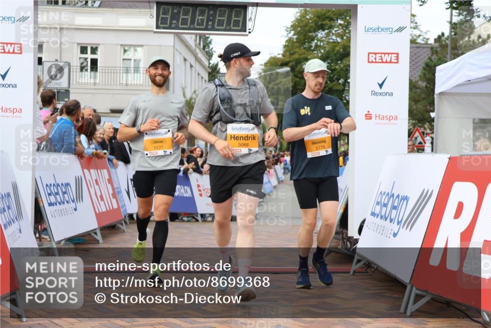 31.08.2025 - 21. Blankeneser Heldenlauf Strokosch-Dieckow http://msf.ph/oto/8699368 31.08.2025 12:56:54 Ziel 5066, 5778, 5777 meine-sportfotos.de