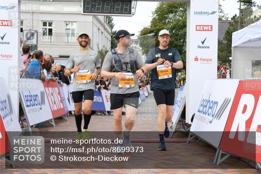 31.08.2025 - 21. Blankeneser Heldenlauf Strokosch-Dieckow http://msf.ph/oto/8699373 31.08.2025 12:56:54 Ziel 5066, 5778, 5777 meine-sportfotos.de
