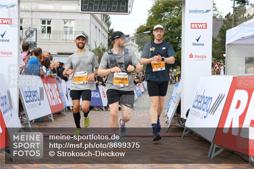 31.08.2025 - 21. Blankeneser Heldenlauf Strokosch-Dieckow http://msf.ph/oto/8699375 31.08.2025 12:56:54 Ziel 5066, 5778, 5777 meine-sportfotos.de