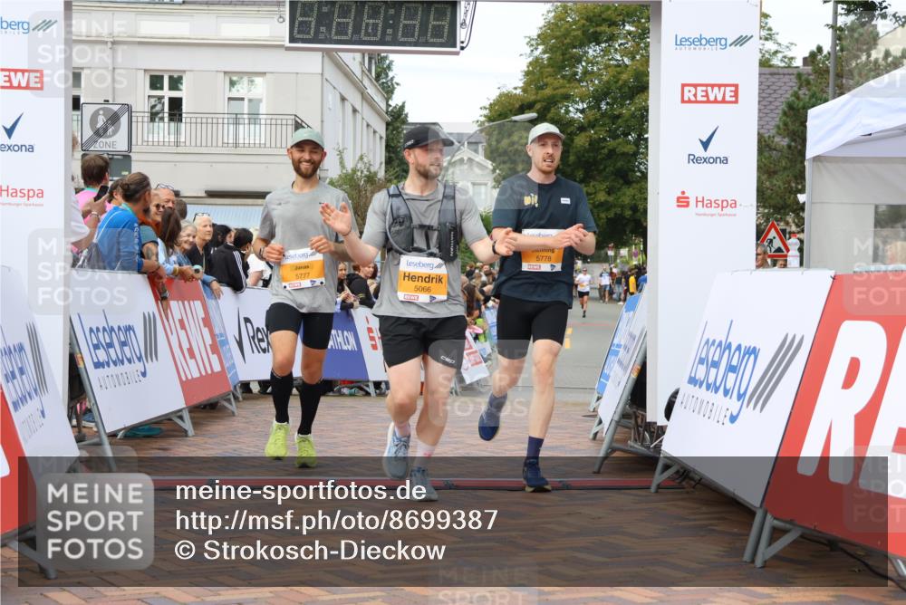 31.08.2025 - 21. Blankeneser Heldenlauf Strokosch-Dieckow http://msf.ph/oto/8699387 31.08.2025 12:56:54 Ziel 5066, 5778, 5777 meine-sportfotos.de