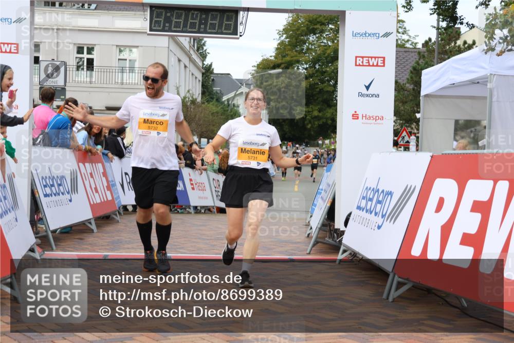 31.08.2025 - 21. Blankeneser Heldenlauf Strokosch-Dieckow http://msf.ph/oto/8699389 31.08.2025 12:56:41 Ziel 5732, 5731, 5484, 5485, 5014, 5702 meine-sportfotos.de