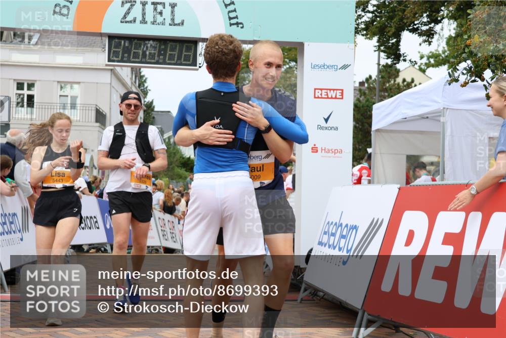 31.08.2025 - 21. Blankeneser Heldenlauf Strokosch-Dieckow http://msf.ph/oto/8699393 31.08.2025 12:44:27 Ziel 5535, 5009, 5448, 5326, 5443 meine-sportfotos.de