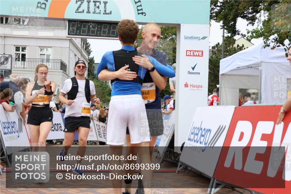31.08.2025 - 21. Blankeneser Heldenlauf Strokosch-Dieckow http://msf.ph/oto/8699399 31.08.2025 12:44:27 Ziel 5535, 5009, 5448, 5326, 5443 meine-sportfotos.de
