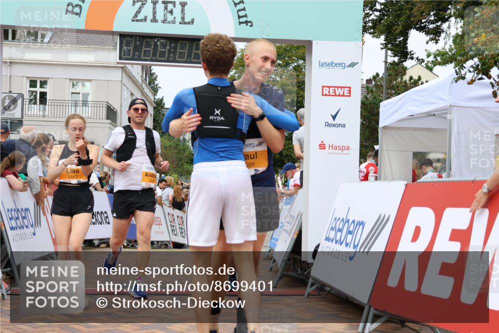 31.08.2025 - 21. Blankeneser Heldenlauf Strokosch-Dieckow http://msf.ph/oto/8699401 31.08.2025 12:44:27 Ziel 5535, 5009, 5448, 5326, 5443 meine-sportfotos.de