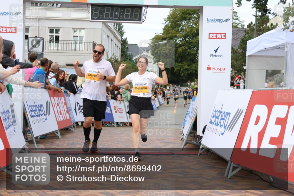 31.08.2025 - 21. Blankeneser Heldenlauf Strokosch-Dieckow http://msf.ph/oto/8699402 31.08.2025 12:56:40 Ziel 5732, 5731, 5484, 5485, 5014, 5702 meine-sportfotos.de