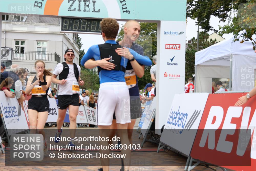 31.08.2025 - 21. Blankeneser Heldenlauf Strokosch-Dieckow http://msf.ph/oto/8699403 31.08.2025 12:44:26 Ziel 5535, 5009, 5448, 5326, 5443 meine-sportfotos.de