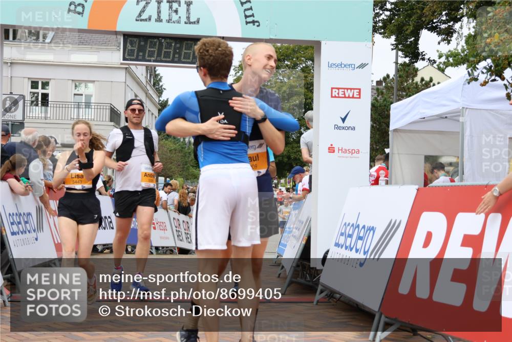 31.08.2025 - 21. Blankeneser Heldenlauf Strokosch-Dieckow http://msf.ph/oto/8699405 31.08.2025 12:44:26 Ziel 5535, 5009, 5448, 5326, 5443 meine-sportfotos.de
