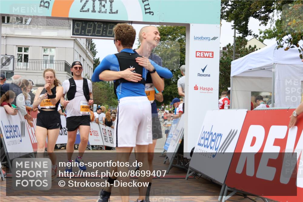 31.08.2025 - 21. Blankeneser Heldenlauf Strokosch-Dieckow http://msf.ph/oto/8699407 31.08.2025 12:44:26 Ziel 5535, 5009, 5448, 5326, 5443 meine-sportfotos.de
