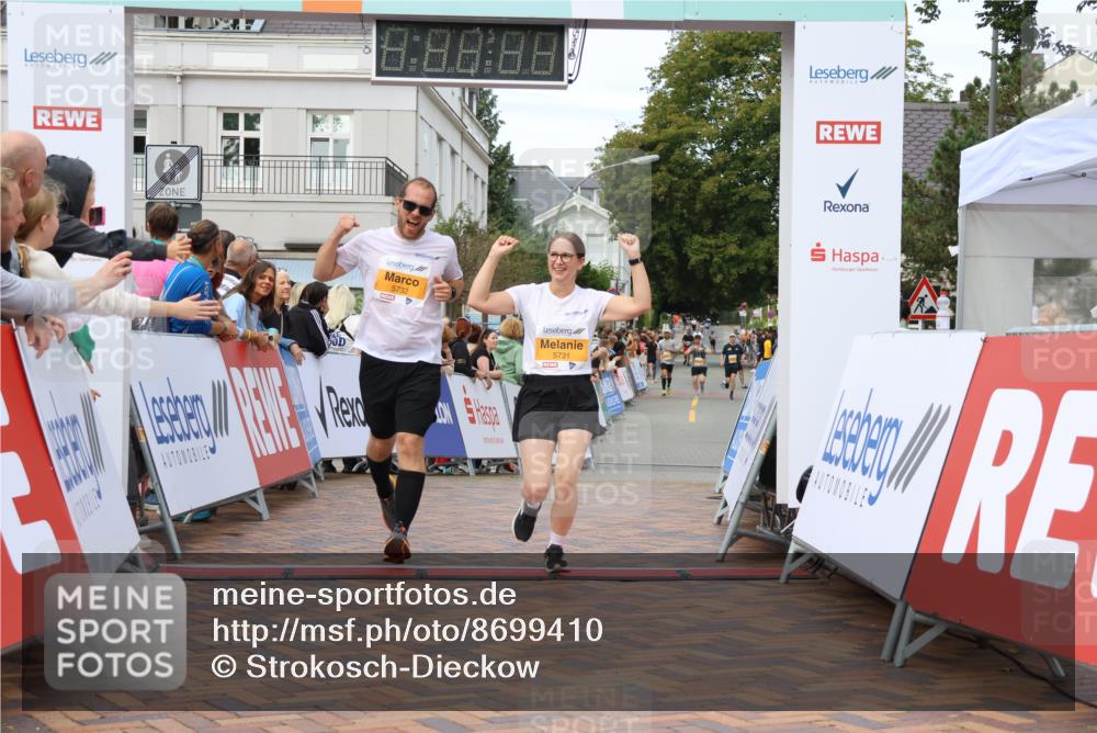 31.08.2025 - 21. Blankeneser Heldenlauf Strokosch-Dieckow http://msf.ph/oto/8699410 31.08.2025 12:56:40 Ziel 5732, 5731, 5484, 5485, 5014, 5702 meine-sportfotos.de
