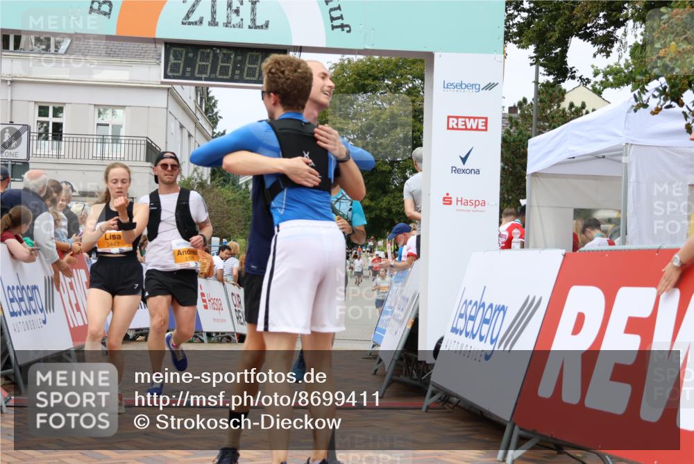 31.08.2025 - 21. Blankeneser Heldenlauf Strokosch-Dieckow http://msf.ph/oto/8699411 31.08.2025 12:44:26 Ziel 5535, 5009, 5448, 5326, 5443 meine-sportfotos.de