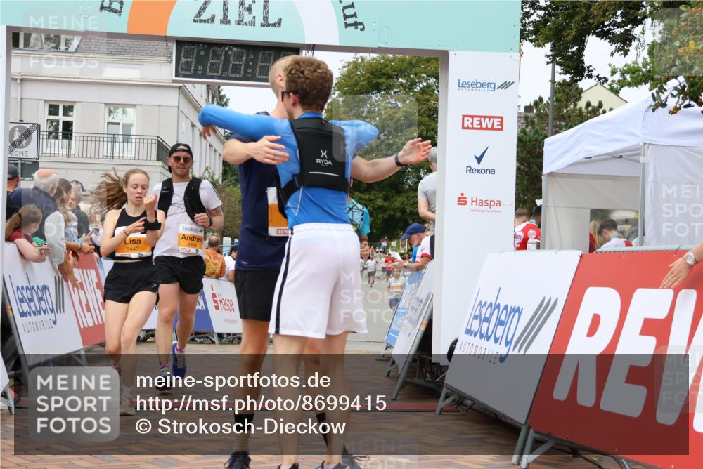 31.08.2025 - 21. Blankeneser Heldenlauf Strokosch-Dieckow http://msf.ph/oto/8699415 31.08.2025 12:44:26 Ziel 5535, 5009, 5448, 5326, 5443 meine-sportfotos.de