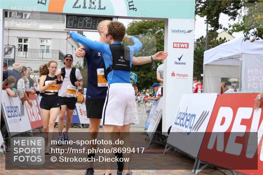 31.08.2025 - 21. Blankeneser Heldenlauf Strokosch-Dieckow http://msf.ph/oto/8699417 31.08.2025 12:44:26 Ziel 5535, 5009, 5448, 5326, 5443 meine-sportfotos.de