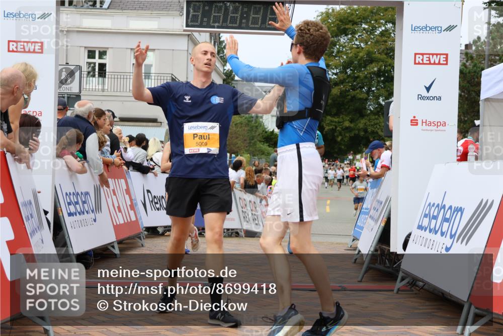 31.08.2025 - 21. Blankeneser Heldenlauf Strokosch-Dieckow http://msf.ph/oto/8699418 31.08.2025 12:44:25 Ziel 5535, 5009, 5448, 5326, 5443 meine-sportfotos.de