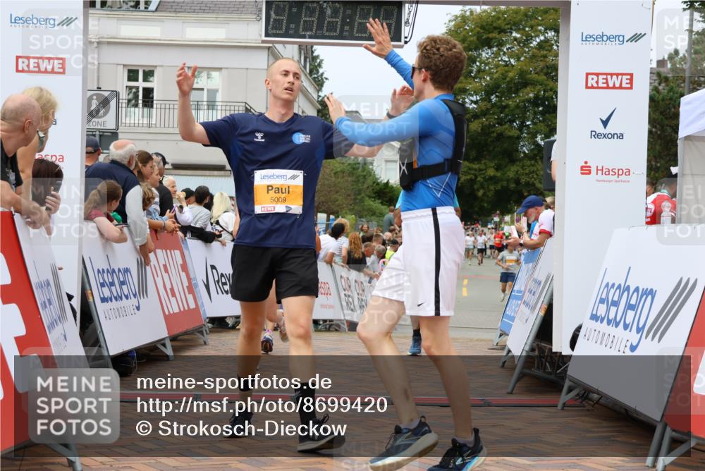 31.08.2025 - 21. Blankeneser Heldenlauf Strokosch-Dieckow http://msf.ph/oto/8699420 31.08.2025 12:44:25 Ziel 5535, 5009, 5448, 5326, 5443 meine-sportfotos.de