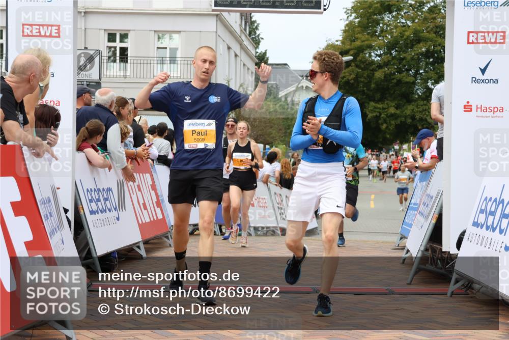 31.08.2025 - 21. Blankeneser Heldenlauf Strokosch-Dieckow http://msf.ph/oto/8699422 31.08.2025 12:44:24 Ziel 5535, 5009, 5448, 5326, 5443 meine-sportfotos.de