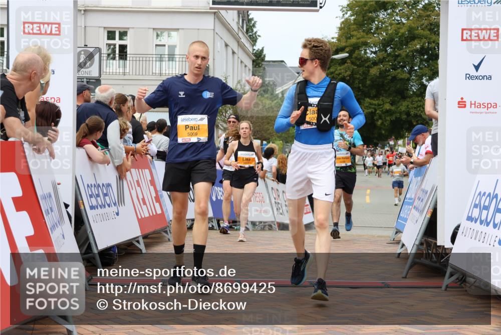 31.08.2025 - 21. Blankeneser Heldenlauf Strokosch-Dieckow http://msf.ph/oto/8699425 31.08.2025 12:44:24 Ziel 5535, 5009, 5448, 5326, 5443 meine-sportfotos.de