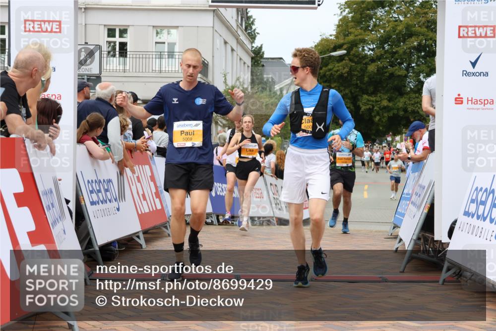 31.08.2025 - 21. Blankeneser Heldenlauf Strokosch-Dieckow http://msf.ph/oto/8699429 31.08.2025 12:44:24 Ziel 5535, 5009, 5448, 5326, 5443 meine-sportfotos.de