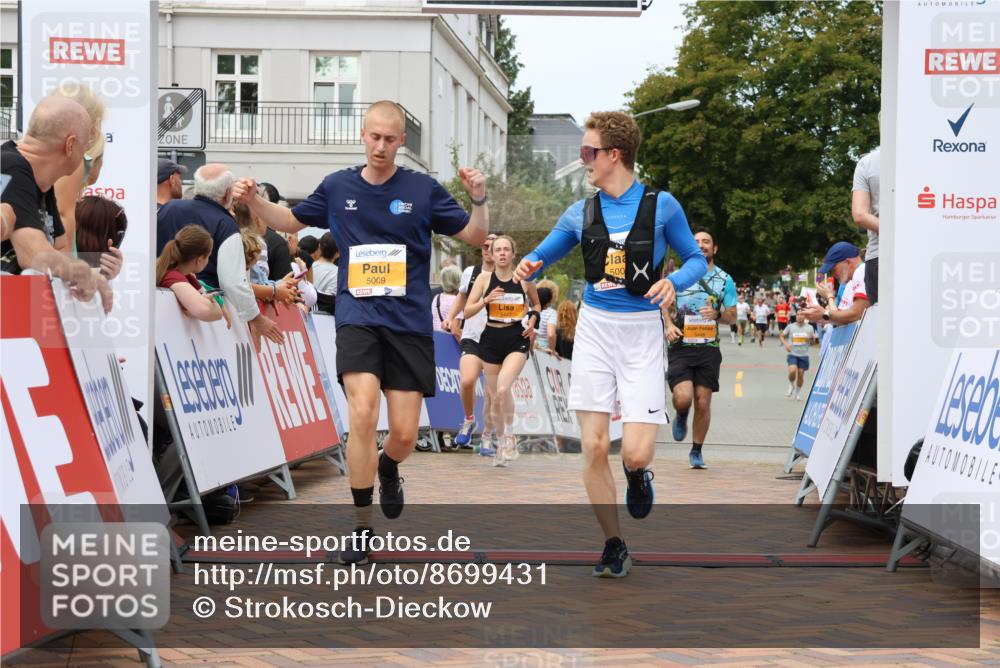 31.08.2025 - 21. Blankeneser Heldenlauf Strokosch-Dieckow http://msf.ph/oto/8699431 31.08.2025 12:44:24 Ziel 5535, 5009, 5448, 5326, 5443 meine-sportfotos.de