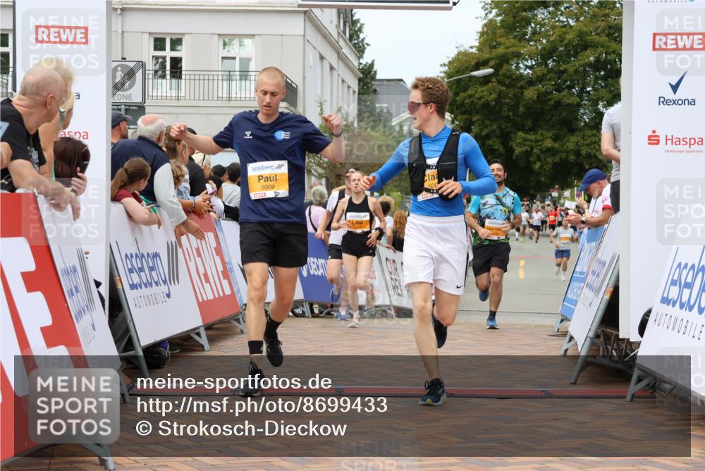 31.08.2025 - 21. Blankeneser Heldenlauf Strokosch-Dieckow http://msf.ph/oto/8699433 31.08.2025 12:44:24 Ziel 5535, 5009, 5448, 5326, 5443 meine-sportfotos.de