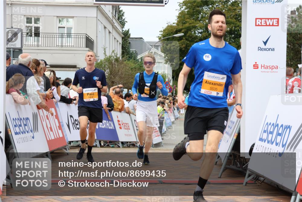 31.08.2025 - 21. Blankeneser Heldenlauf Strokosch-Dieckow http://msf.ph/oto/8699435 31.08.2025 12:44:23 Ziel 5535, 5009, 5448, 5326, 5443 meine-sportfotos.de