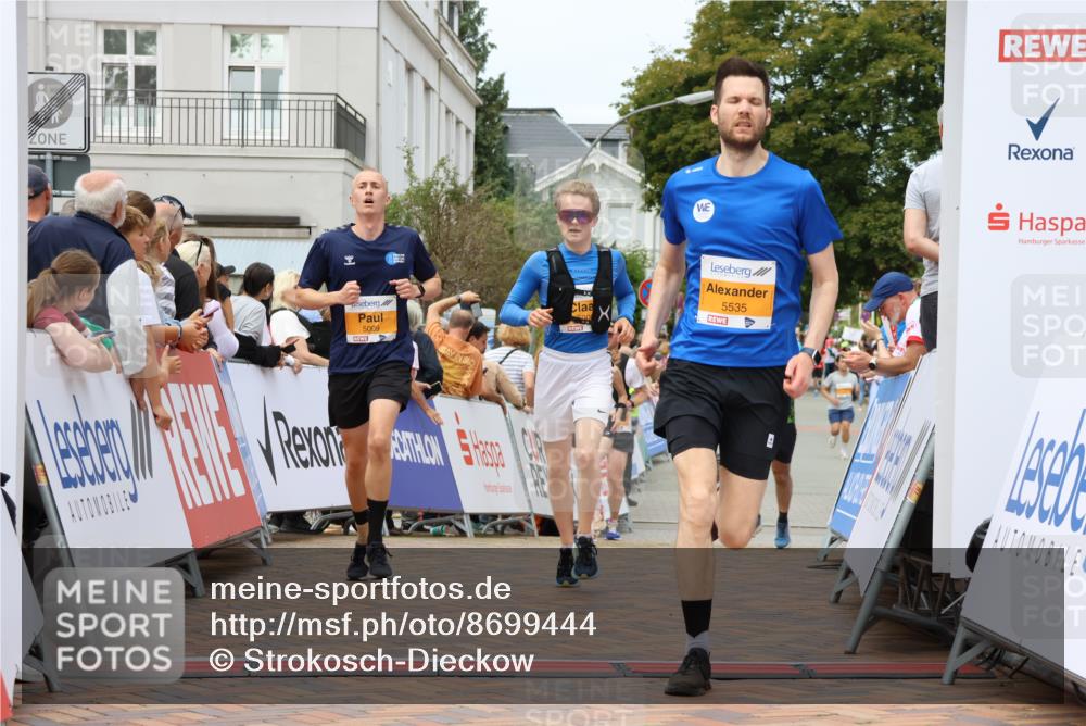 31.08.2025 - 21. Blankeneser Heldenlauf Strokosch-Dieckow http://msf.ph/oto/8699444 31.08.2025 12:44:22 Ziel 5535, 5009, 5326, 5443 meine-sportfotos.de