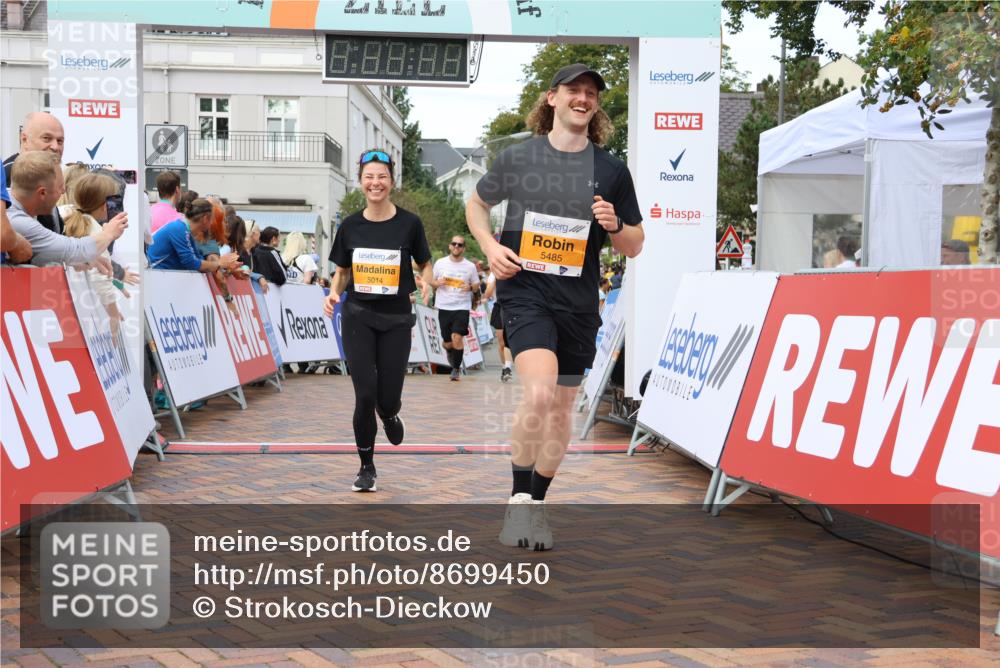 31.08.2025 - 21. Blankeneser Heldenlauf Strokosch-Dieckow http://msf.ph/oto/8699450 31.08.2025 12:56:37 Ziel 5732, 5731, 5484, 5485, 5014, 5702 meine-sportfotos.de