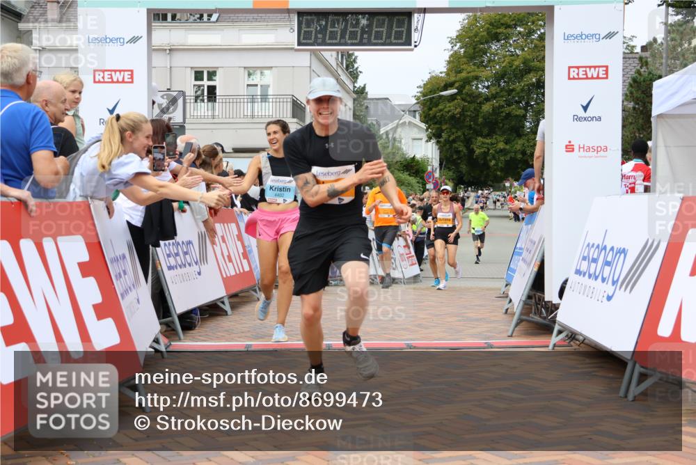 31.08.2025 - 21. Blankeneser Heldenlauf Strokosch-Dieckow http://msf.ph/oto/8699473 31.08.2025 12:43:47 Ziel 5519, 5826, 5363, 5583, 5491, 4402 meine-sportfotos.de