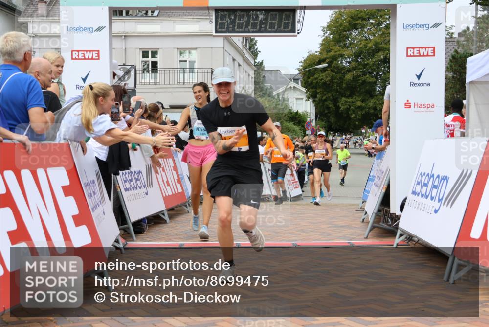 31.08.2025 - 21. Blankeneser Heldenlauf Strokosch-Dieckow http://msf.ph/oto/8699475 31.08.2025 12:43:46 Ziel 5519, 5539, 5363, 5583, 5491, 4402 meine-sportfotos.de